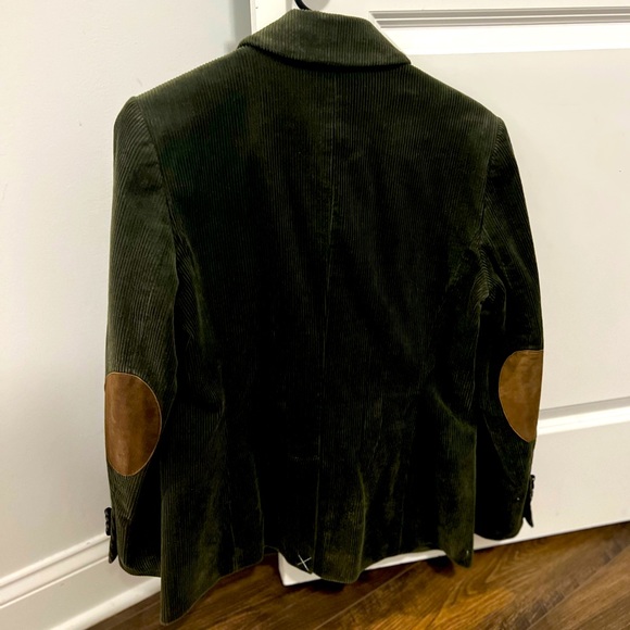 Exceptional tailoring and heritage style define luxuriously soft cord blazer. - Picture 4 of 5